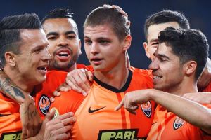 שחקני שחטאר דונייצק חוגגים, מנור סולומון