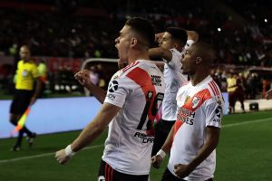 שחקני ריבר פלייט חוגגים