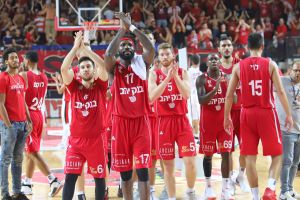 שחקני הפועל ירושלים חוגגים