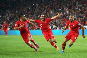 שחקני נבחרת טורקיה חוגגים