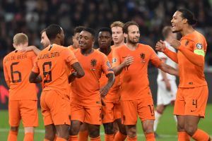 שחקני הולנד חוגגים