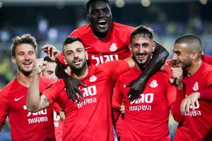 שחקני מ.ס. אשדוד חוגגים