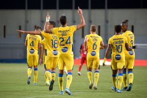 שחקני מכבי תל אביב חוגגים