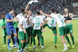 שחקני מכבי חיפה חוגגים