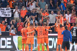 שחקני בני יהודה חוגגים