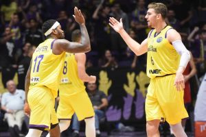 מרקוס פוסטר, טי ג'יי קליין