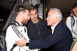 ליונל מסי, סילבן אדאמס