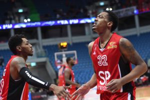 לנזל סמית' ג'וניור, מארק ליונס