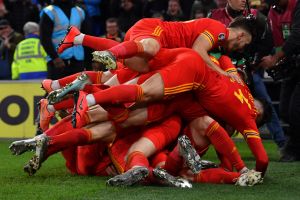 שחקני נבחרת וויילס חוגגים