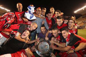 שחקני הפועל תל אביב חוגגים אליפות 2010