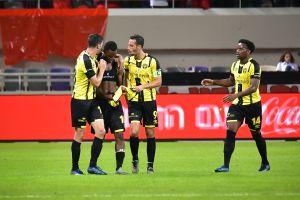 שחקני בית"ר חוגגים