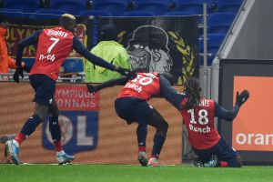 שחקני ליל חוגגים