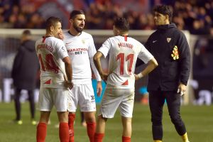 מואנס דאבור עם שחקני סביליה