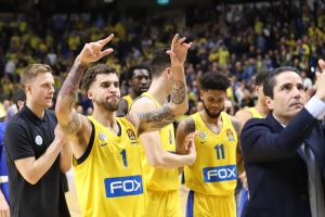 שחקני מכבי תל אביב בסיום