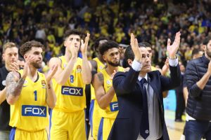 שחקני מכבי תל אביב בסיום