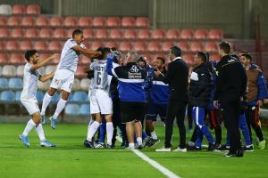 שרון מימר חוגג עם שחקני חדרה