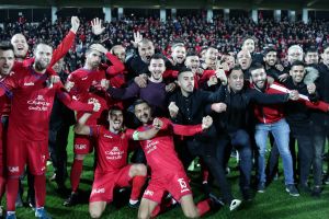 שחקני אום אל פאחם חוגגים