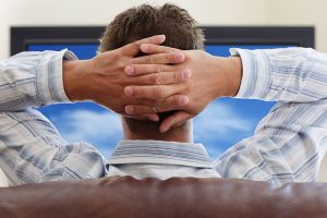 צפייה מכורסת טלוויזיה