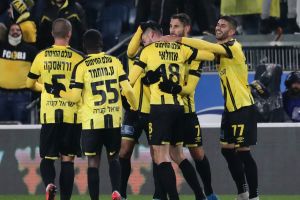 שחקני בית"ר ירושלים חוגגים