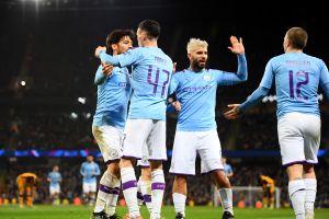 שחקני מנצ'סטר סיטי חוגגים