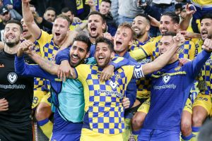 שחקני מכבי תל אביב חוגגים