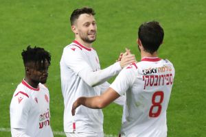 שחקני הפועל תל אביב חוגגים