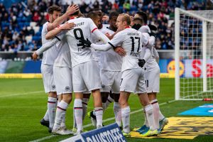 שחקני פרנקפורט חוגגים