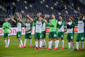 שחקני מכבי חיפה חוגגים