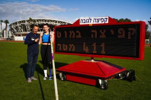 מיכל טוקר ומאמנה