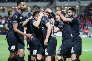 שחקני הפועל חיפה חוגגים