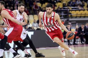 קוסטאס פאפאניקולאו