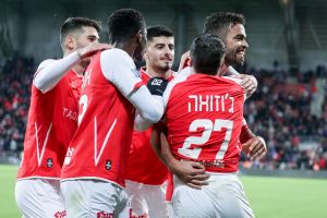 שחקני הפועל באר שבע חוגגים