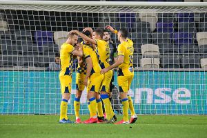 שחקני מכבי תל אביב חוגגים