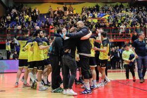 שחקני מכבי ראשל"צ חוגגים