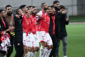 שחקני הפועל באר שבע חוגגים