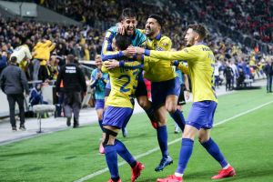 שחקני מכבי תל אביב חוגגים