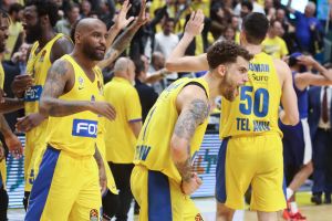 ווילבקין וחבריו חוגגים