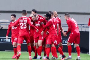 שחקי הפועל תל אביב חוגגים