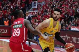 אלייז'ה בראיינט, ג'ייקובן בראון