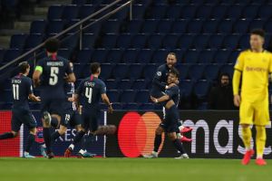 שחקני פריז סן ז'רמן חוגגים