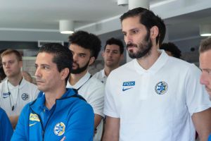 מכבי תל אביב בביקור במחנה חלמו