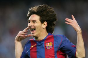 ליאו מסי חוגג שער בכורה בברצלונה