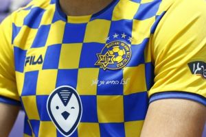 שירים על החולצה של מכבי תל אביב