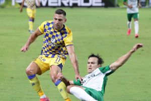 טרנט סיינסבורי, איתי שכטר