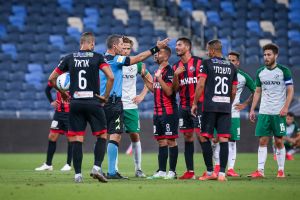 אופיר מזרחי ושחקני הפועל חיפה