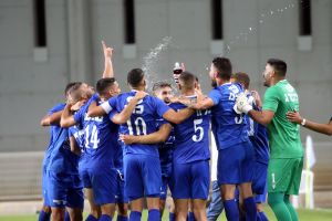 שחקני מכבי פתח תקווה חוגגים