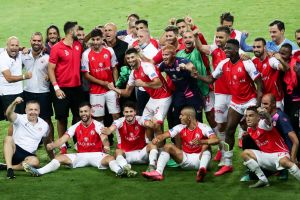 שחקני הפועל באר שבע חוגגים