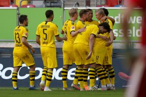 שחקני בורוסיה דורטמונד חוגגים