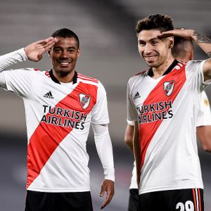 שחקני ריבר פלייט חוגגים