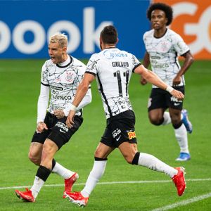 שחקני קורינתיאנס חוגגים